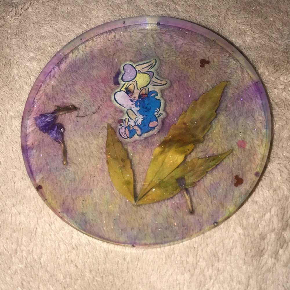 Custom epoxy red eyed baby babs bunny 🐰 coaster with my favorite leaf 🍁